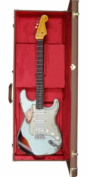 Fender 61 Strat SHR Aged Surf G 3TSB framifrån